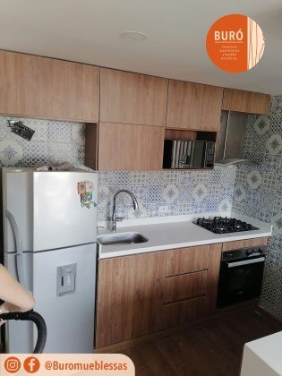 Cocina Lienal con barra frontal 0.0.jpg